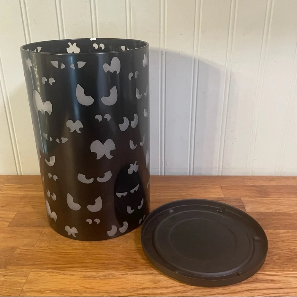 NEW PartyLite Spooky Eyes Hurricane Candle Holder - Picture 2 of 6